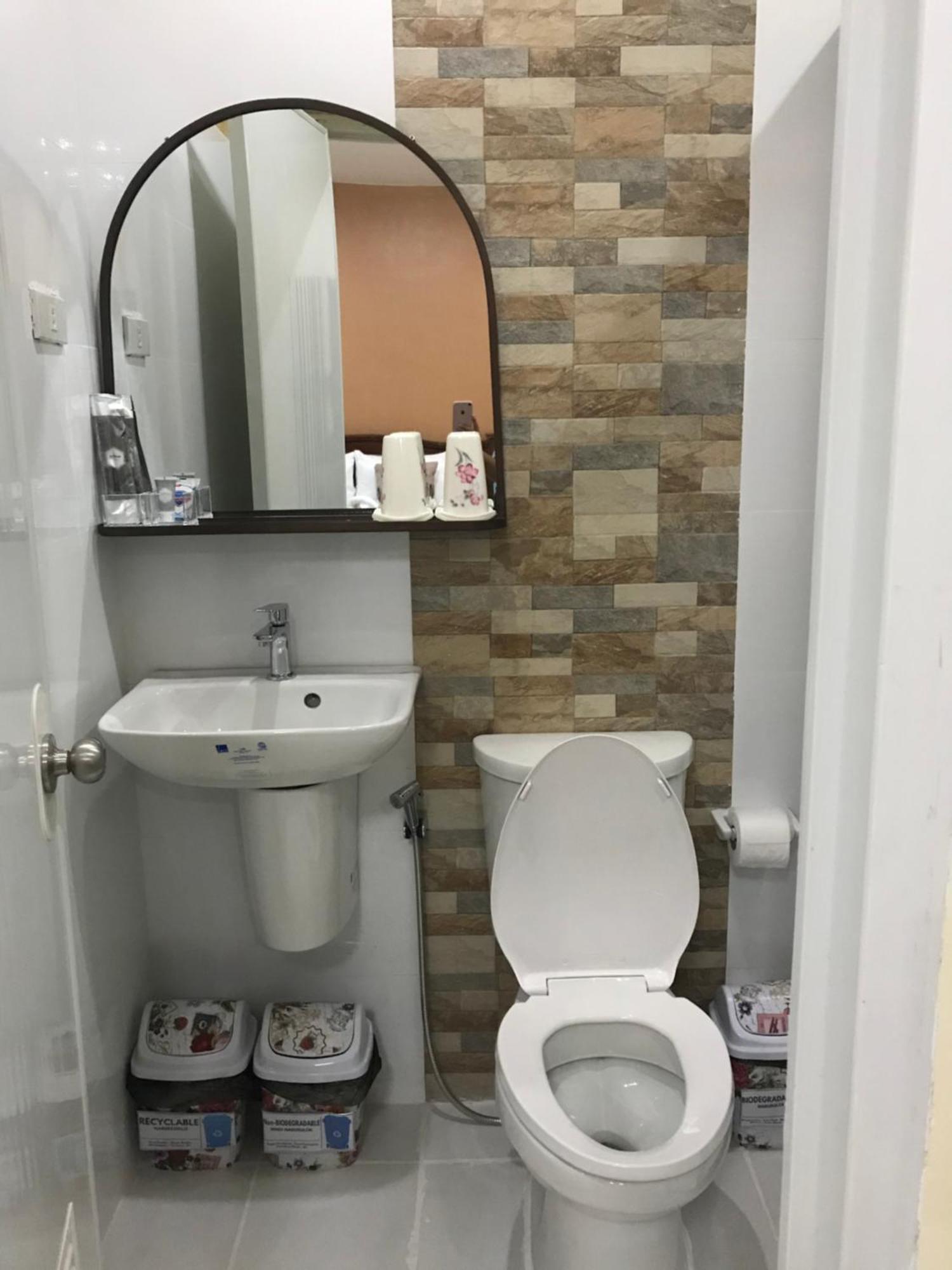 Charos Dormitel Hotel Dumaguete City Екстериор снимка
