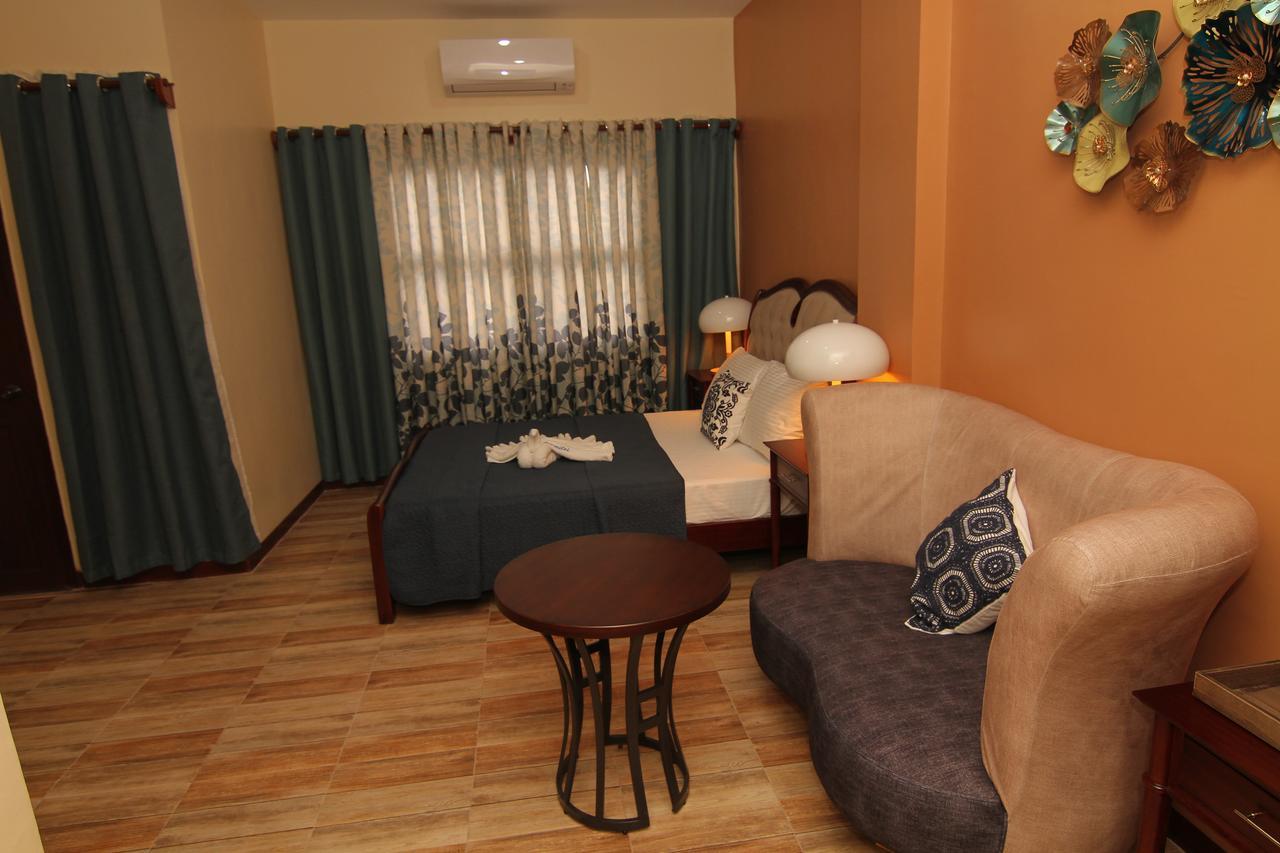 Charos Dormitel Hotel Dumaguete City Екстериор снимка