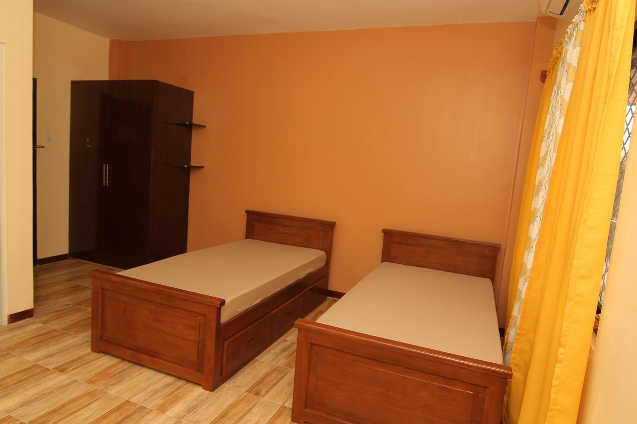 Charos Dormitel Hotel Dumaguete City Екстериор снимка