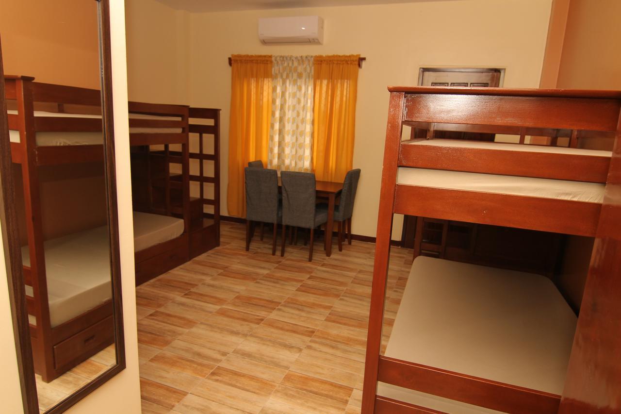 Charos Dormitel Hotel Dumaguete City Екстериор снимка