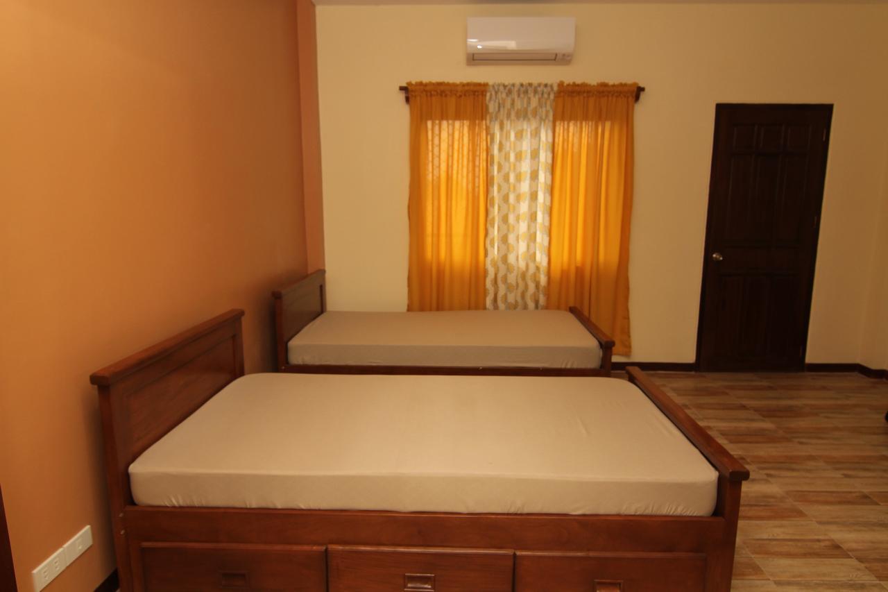 Charos Dormitel Hotel Dumaguete City Екстериор снимка