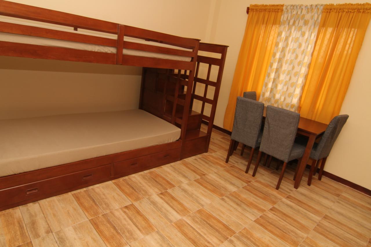 Charos Dormitel Hotel Dumaguete City Екстериор снимка
